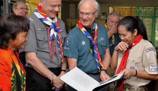 Queenie (r), her mum - Letitia (l) with Lars Kolind (Past Chairman WSF)