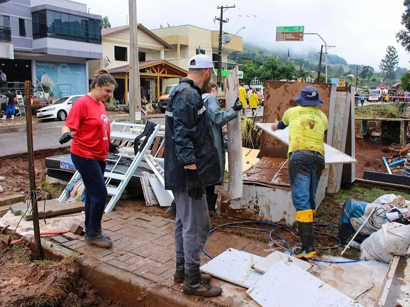 Brazil Scouts support communities devastated by flooding