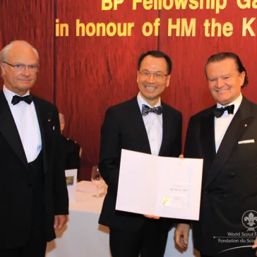 Dr Eddie KWAN (HK) presented to His Majesty as a new BP Fellow