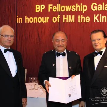 Dr Frank LAW (HK) presented to His Majesty as a new BP Fellow